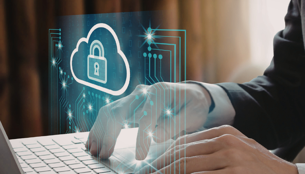 homme qui fait de la cybersécurité